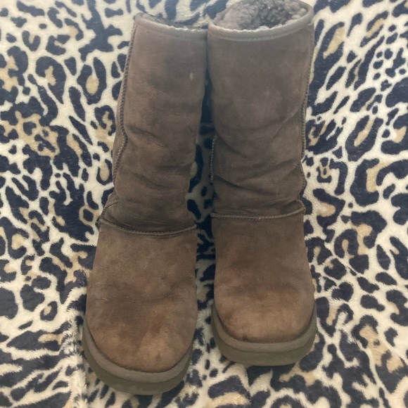 UGG Boots size 8 - Picture 4 of 6
